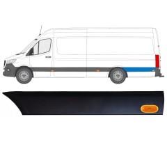 Obloga stranskega dela zadnjega blatnika z lučjo za Mercedes Sprinter 2018- / Leva / Komplet 12971